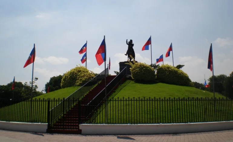 Haïti : Pourquoi confond-on « L’Union fait la Force » et « Liberté - Égalité - Fraternité » ? Haïti : Pourquoi confond-on « L’Union fait la Force » et « Liberté - Égalité - Fraternité » ?